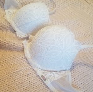 VS PINK Date Collection White Lace Pushup Bra